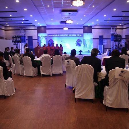 Corbett Suman Grand Hotel Corbett National Park Buitenkant foto